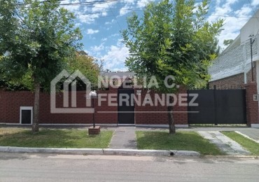 Casa En Venta En Villa Santos Tesei Con Jardin