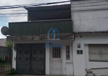 Departamento con 2 dormitorios y cochera.