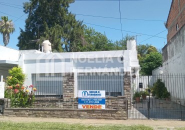 Casa con Dos dormitorio, entrada de auto y patio